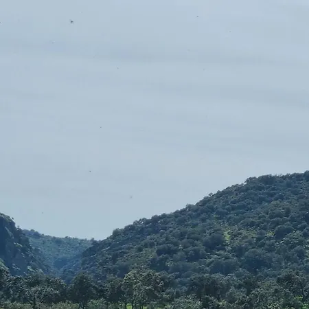 Racha Rachel, Tatil Evi